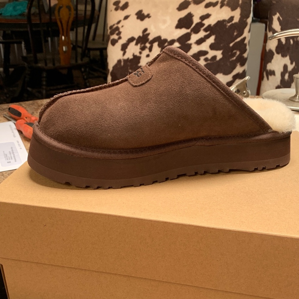 UGG Womens Chocolate Brown Slip-On Loafers